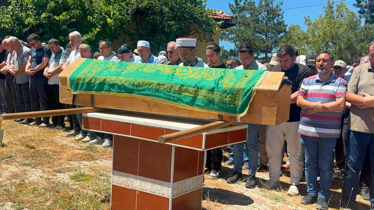 Sarı kantaron toplarken kayalıklardan düşerek ölen hastane teknikeri toprağa verildi