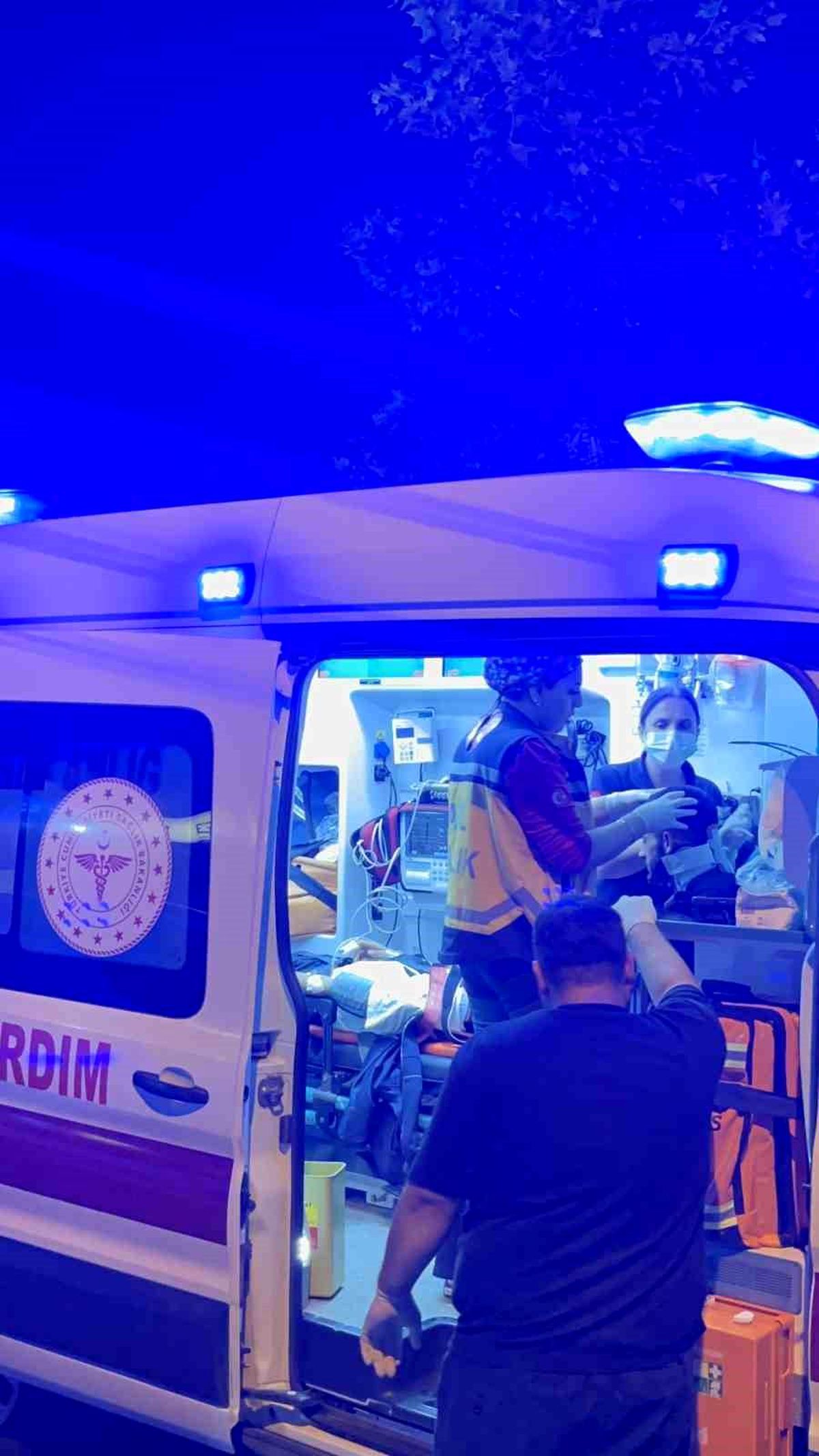 Semt pazarı yolunda kaza: İki kardeş yaralandı