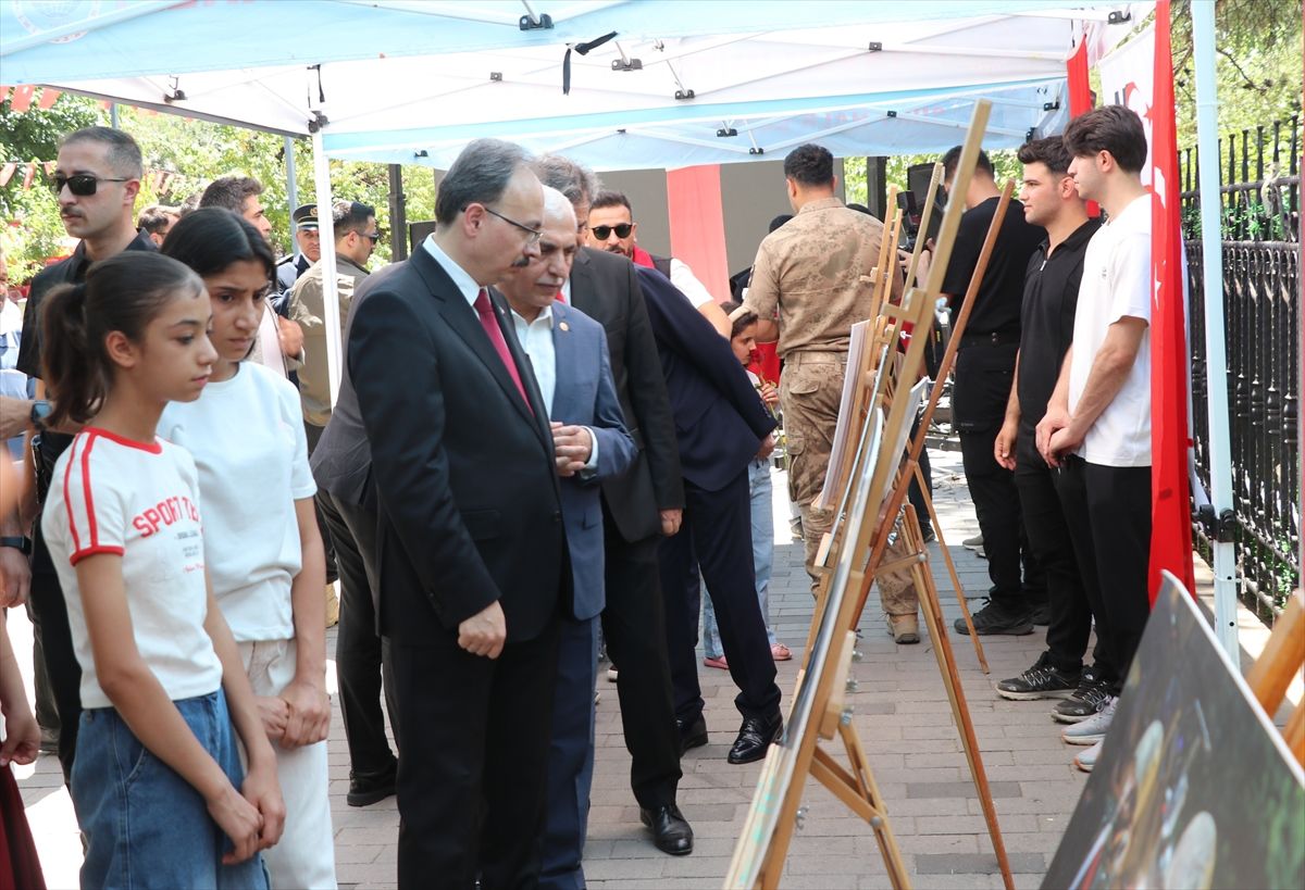 Siirt'te '15 Temmuz Demokrasi ve Milli Birlik Günü Anma Çadırı' ziyarete açıldı