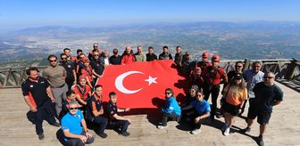 Spil Dağı'nda 15 Temmuz için bayrak değişimi