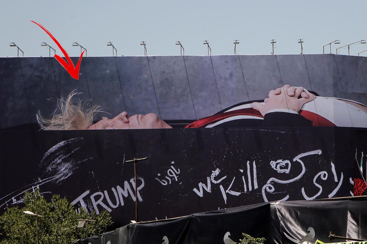 Tahran'da Trump'ın tabutta resmedildiği afiş asıldı