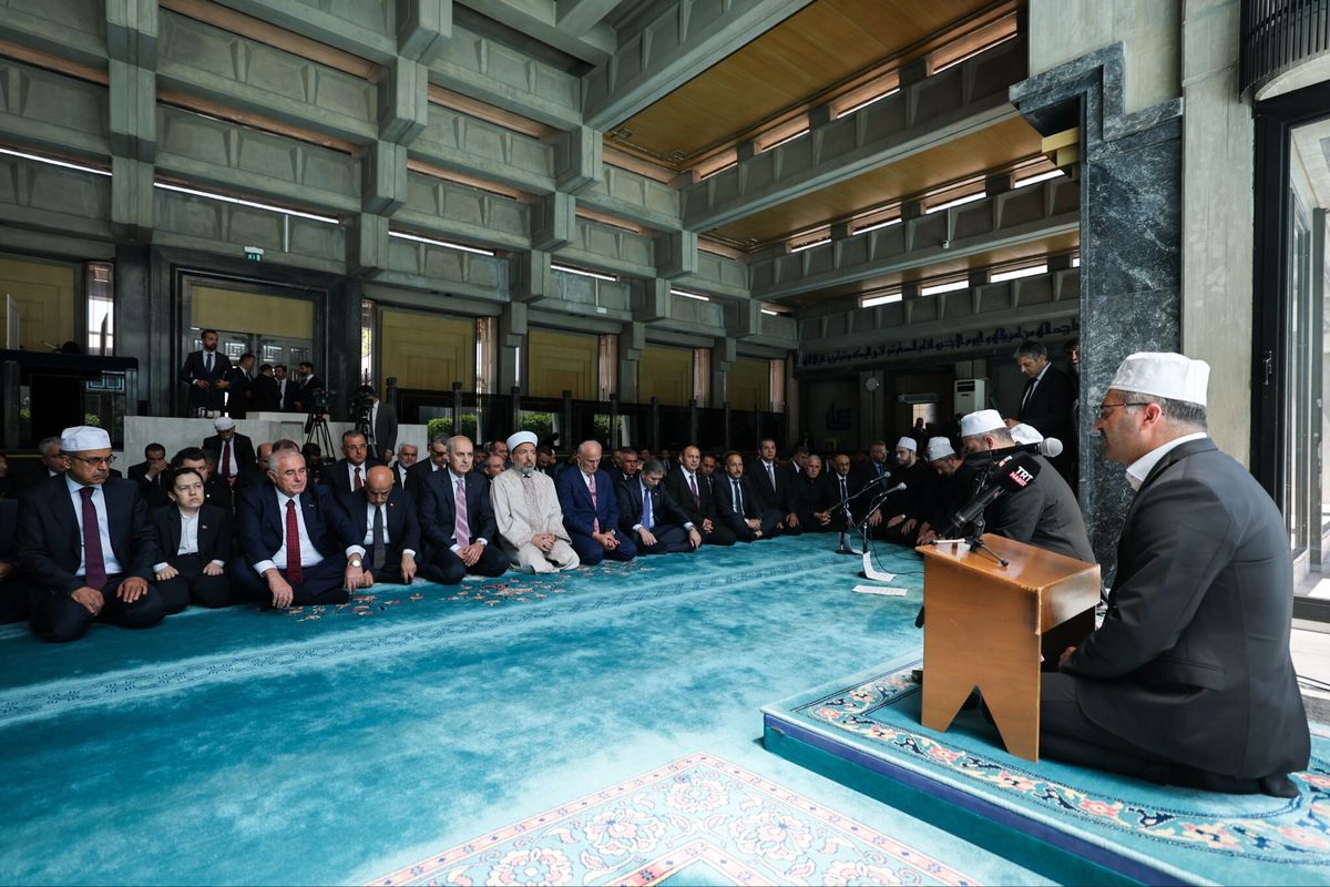 TBMM Başkanı Numan Kurtulmuş konuşma yaparken