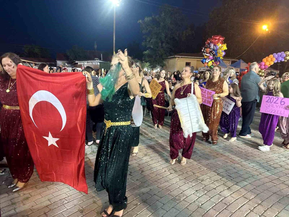 Kırkkepenekli'de Geleneksel Şalvar Gecesi Renkli Görüntülere Sahne Oldu