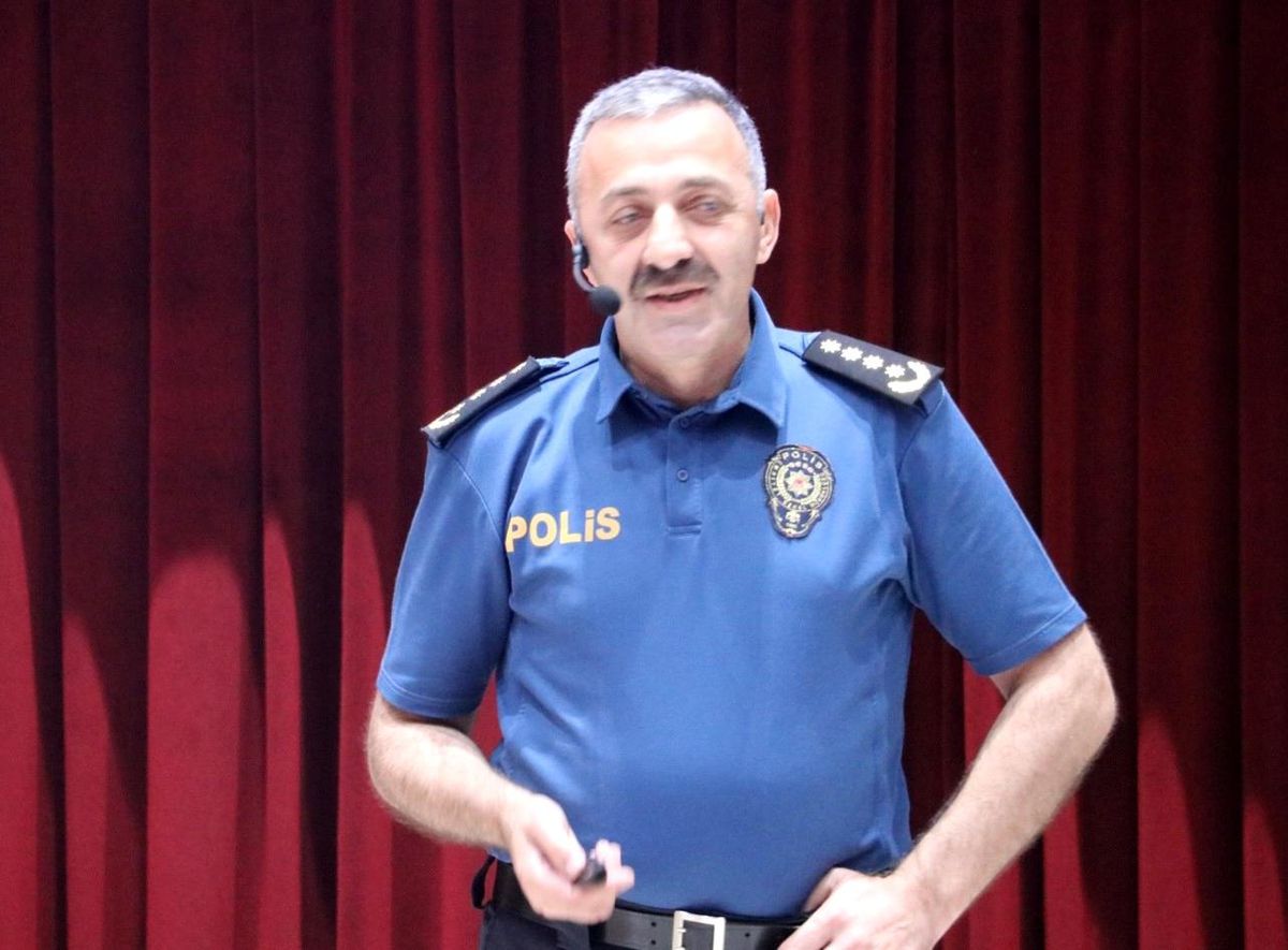 Tekirdağ İl Emniyet Müdürü Mehmet Erduğan Turanlı konuşma yaparken
