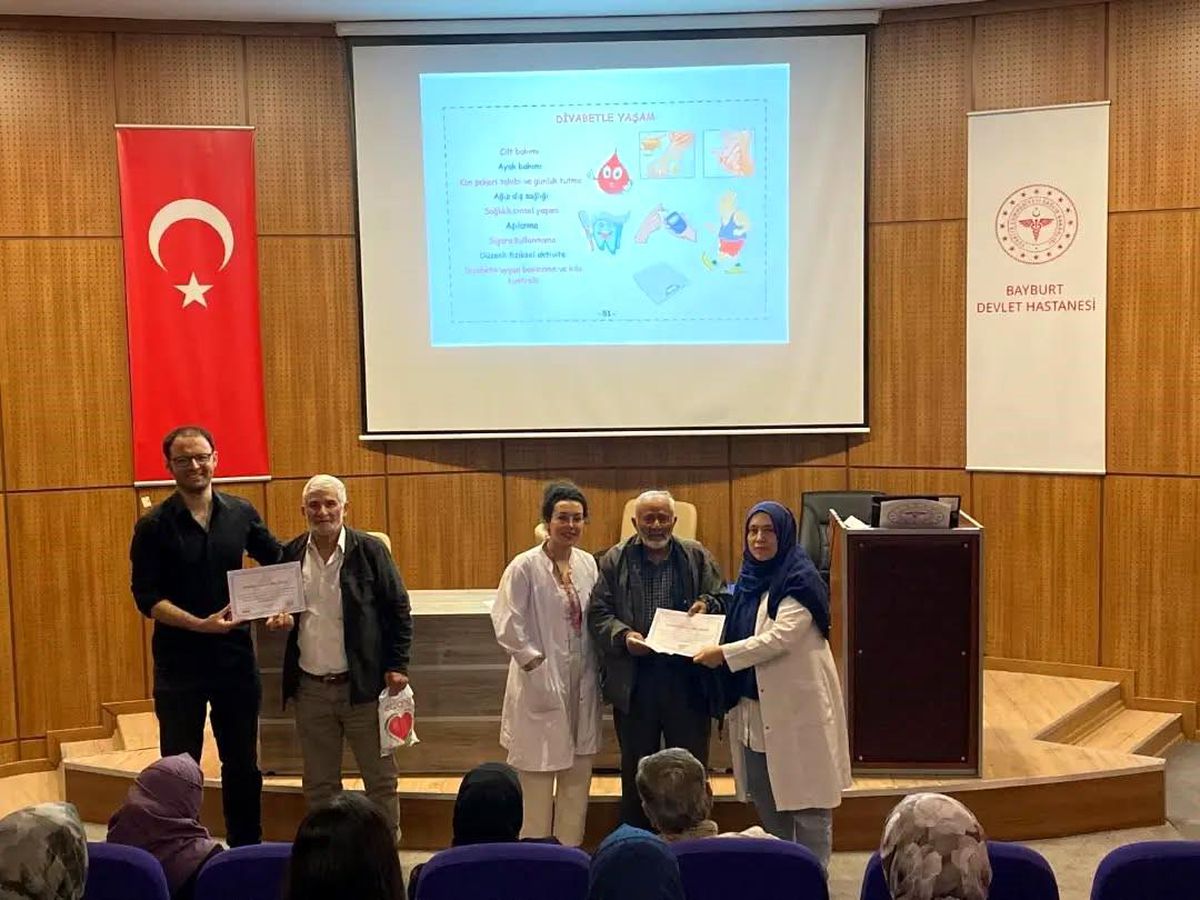 Bayburt Devlet Hastanesi'nde Diyabet Okulu Eğitimleri Tamamlandı