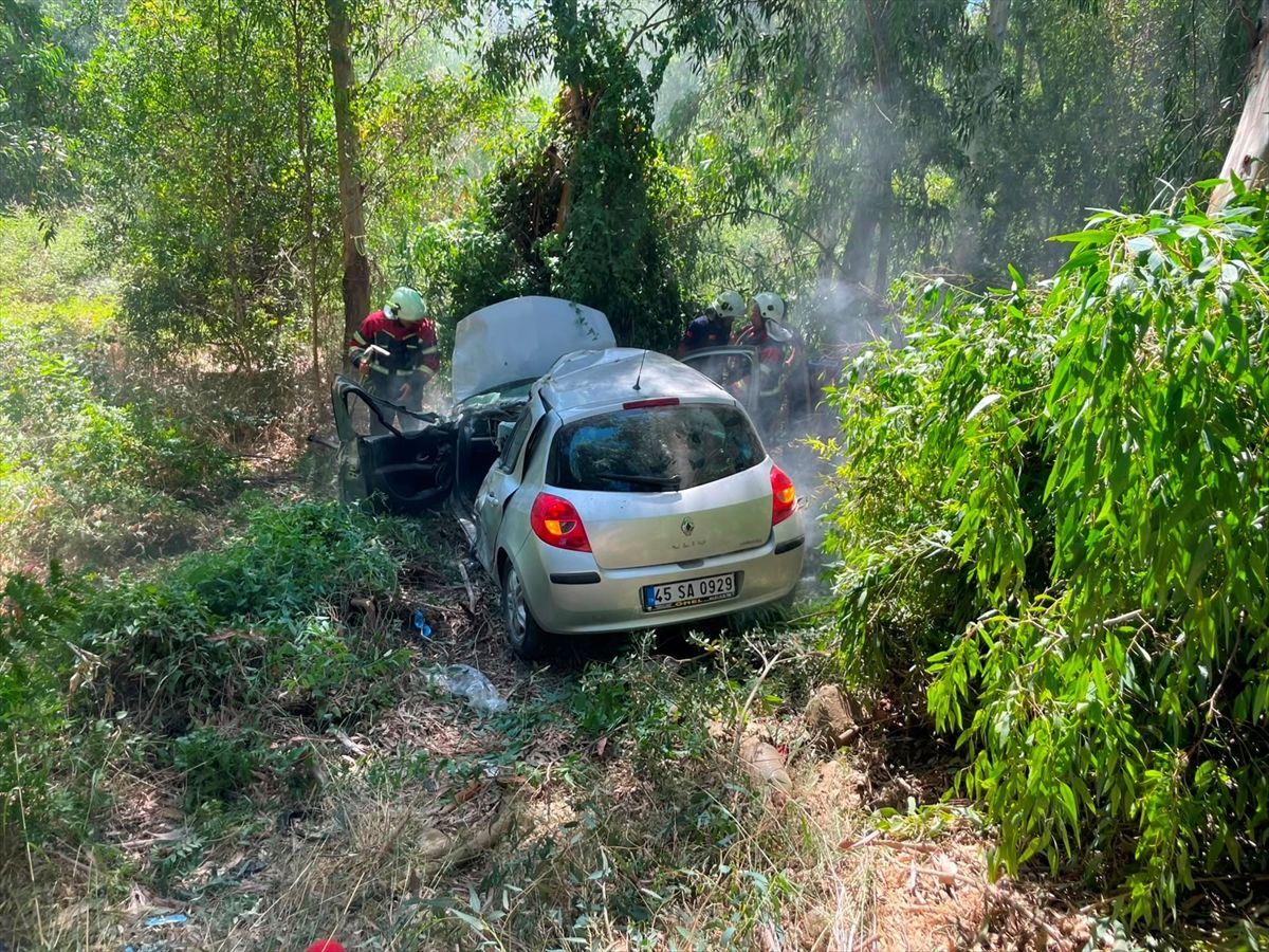 Aydın'da otomobil ağaca çarptı, 1 kişi öldü, 1 kişi yaralandı