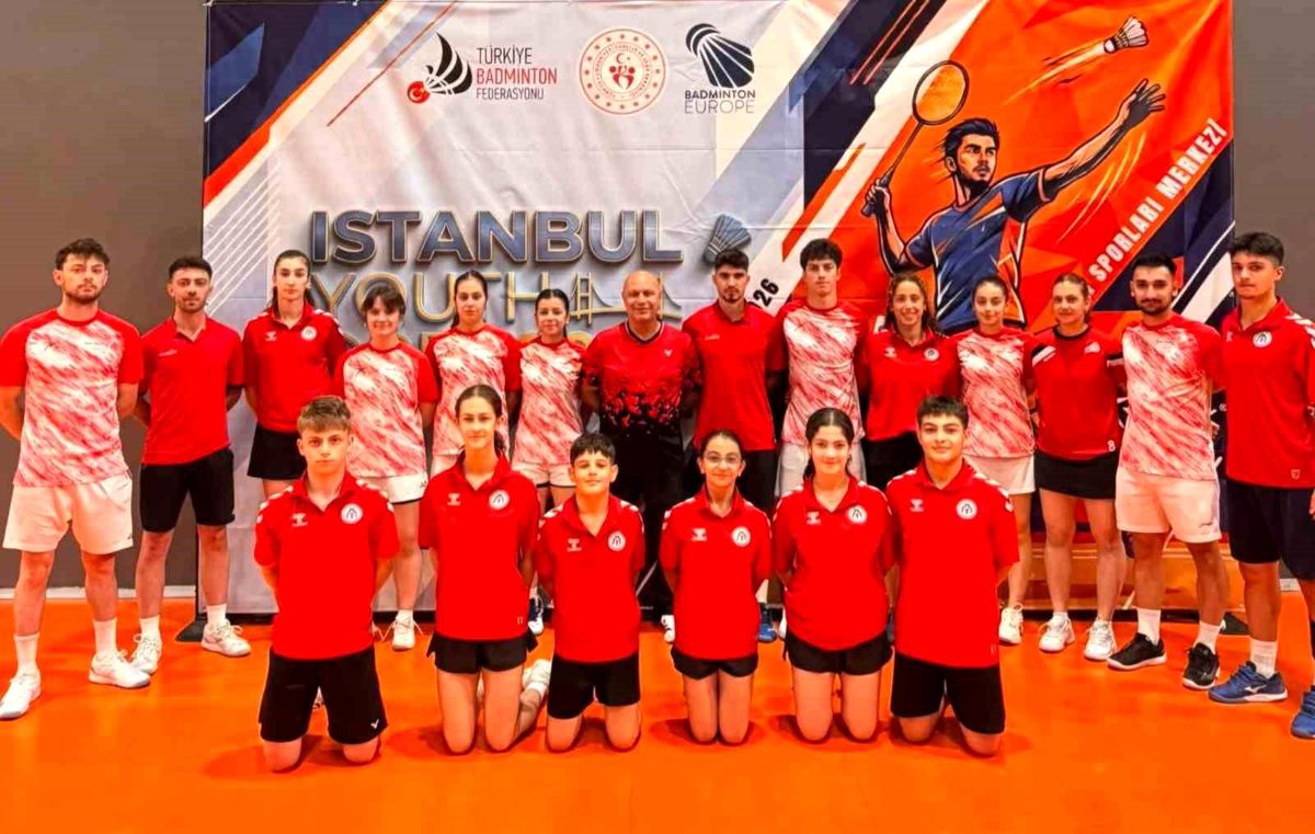 Badminton Süper Ligi'nin zirvesinde Erzincan ekipleri yer aldı