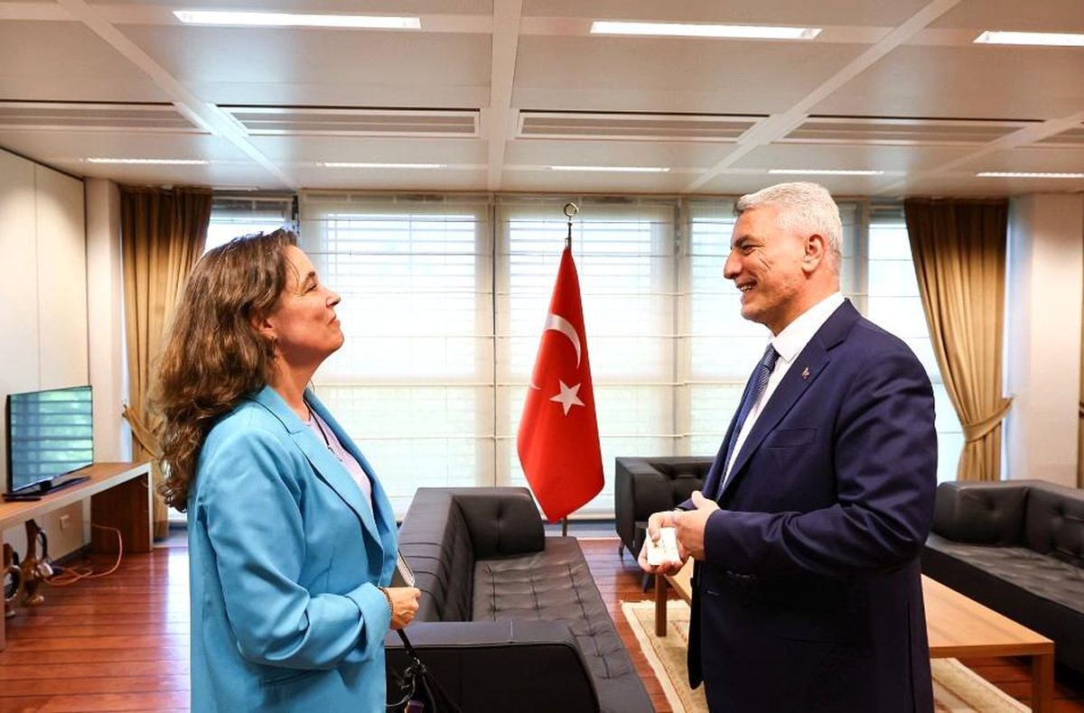 Bakan Bolat, Avrupa Otomobil Üreticileri Birliği Genel Direktörü Vries ile görüştü