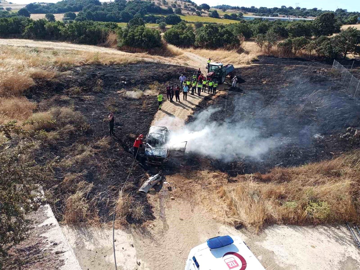 Balıkesir'de kaza yapan otomobil araziye uçtu: 4 yaralı