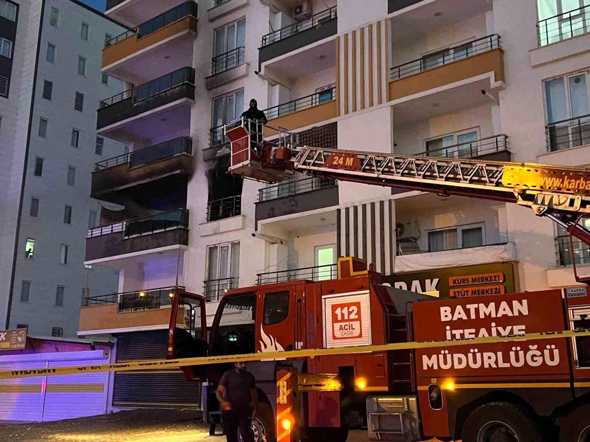 Batman'da apartman dairesinde yangın