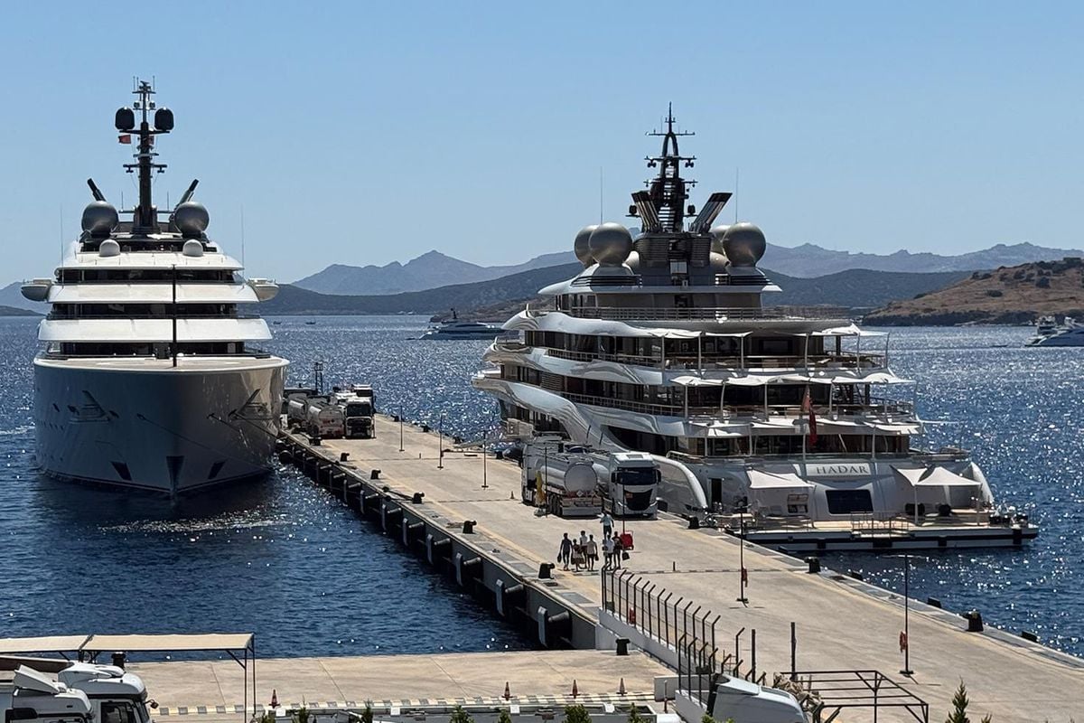 Bodrum'a demir atan iki lüks yat, toplam 615 ton yakıt aldı