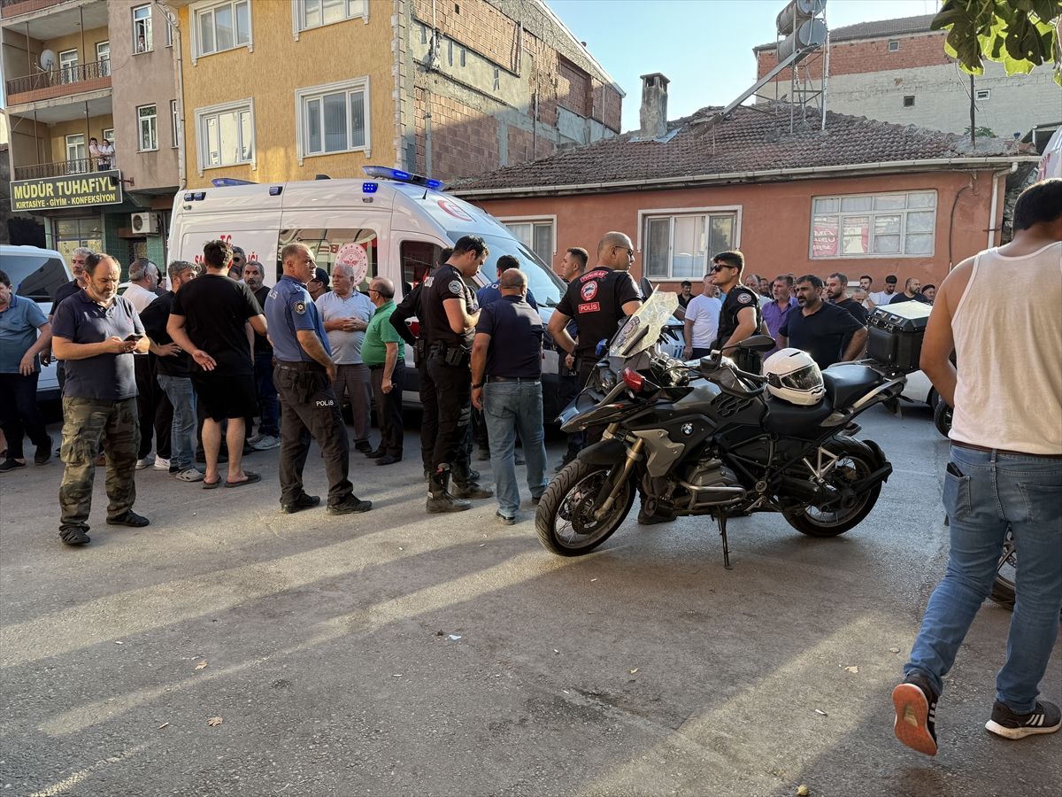 Bursa'da bıçaklı kavgada 3 kişi yaralandı
