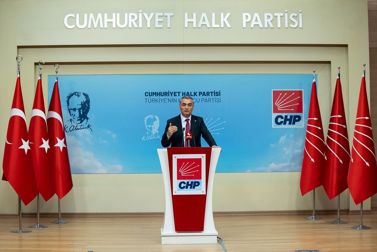 CHP'de 8 il başkanı görevden alındı