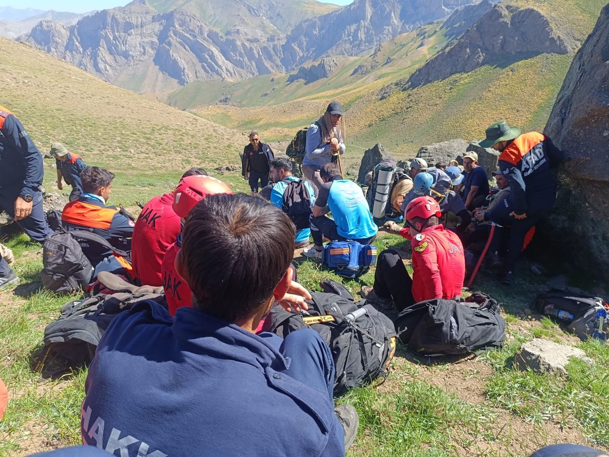 Cilo Sat Dağı'nda kayıp dağcı için arama çalışmaları 2'nci gününde