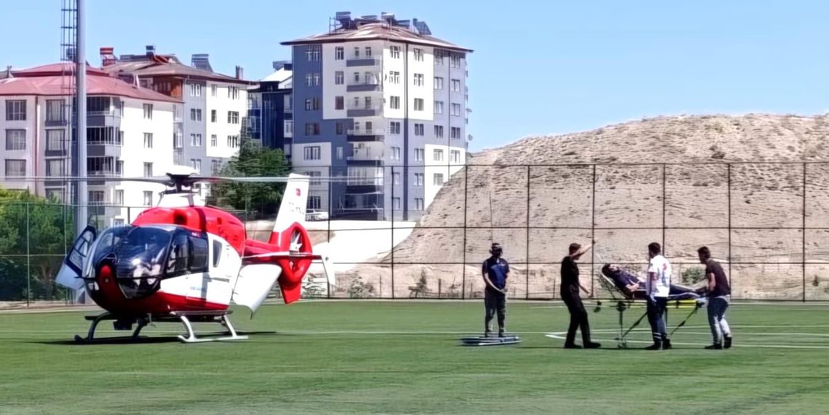 Darende'de mide kanaması geçiren hasta, hava ambulansla Malatya'ya sevk edildi