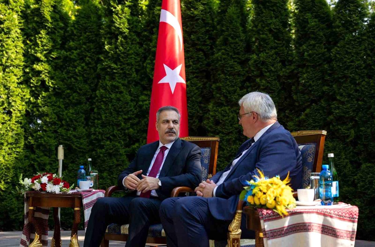 Dışişleri Bakanı Fidan Kiev'de Ukraynalı mevkidaşı Sibiha ile görüştü
