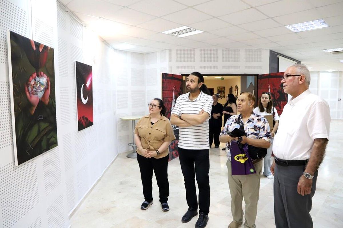 Kütahya Dumlupınar Üniversitesinde açılan 15 Temmuz temalı poster sergisinden bir görünüm