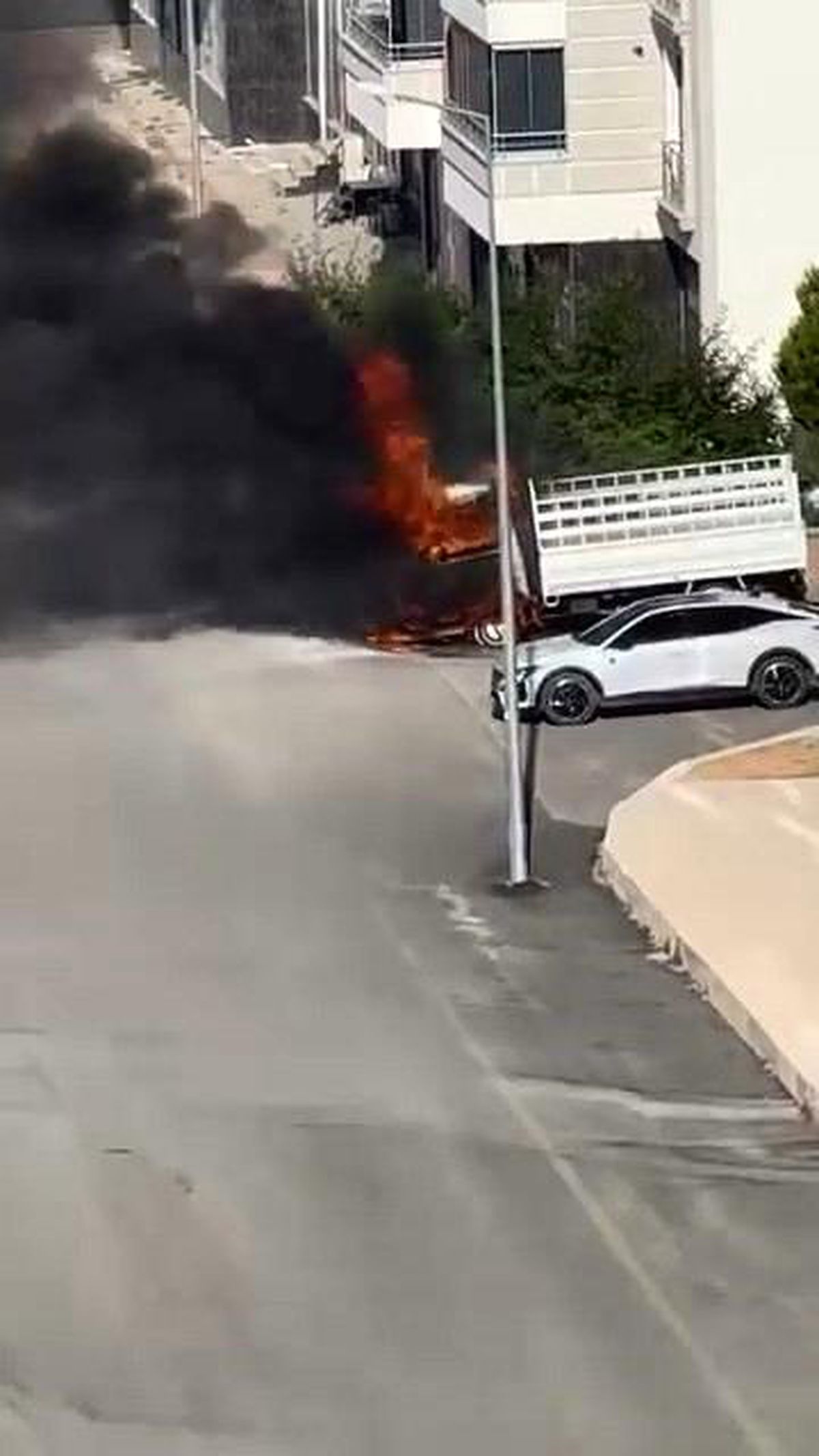 Elazığ'da pikap alev topuna döndü