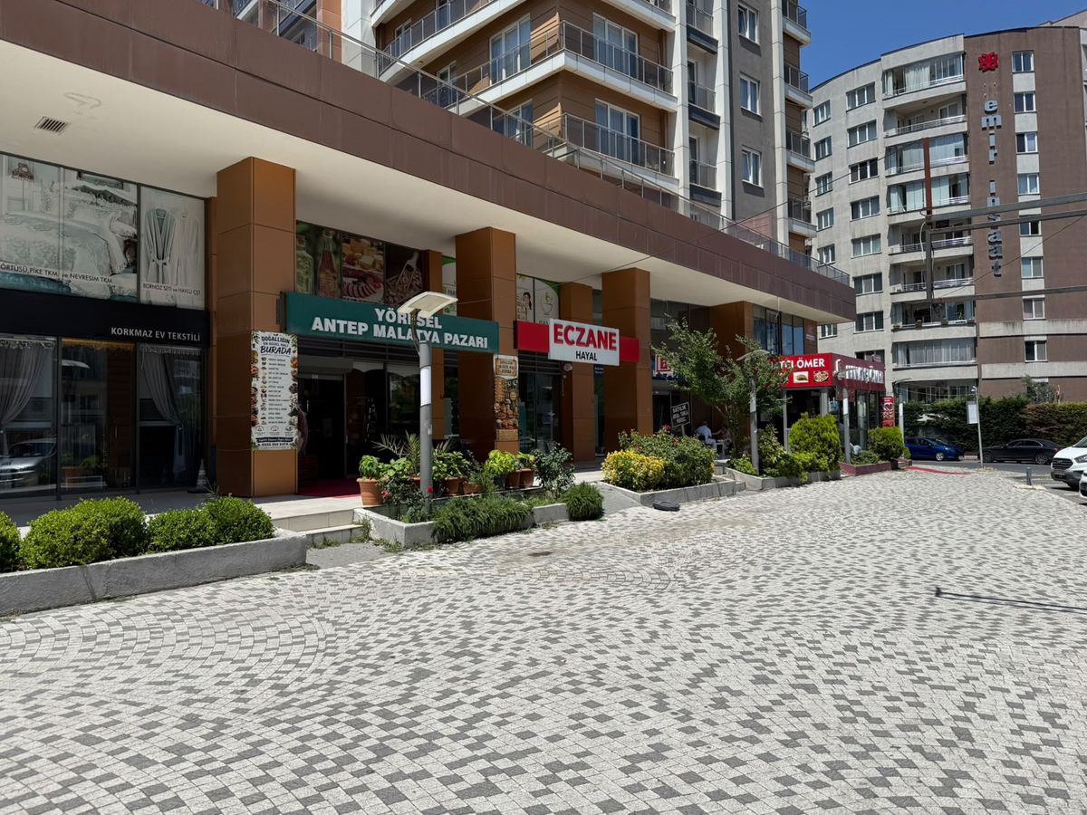Esenyurt'ta silahlı saldırı kamerada