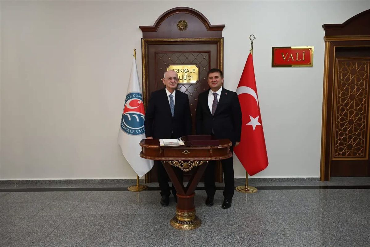 Eski TBMM Başkanı İsmail Kahraman, Kırıkkale'de ziyaretlerde bulundu