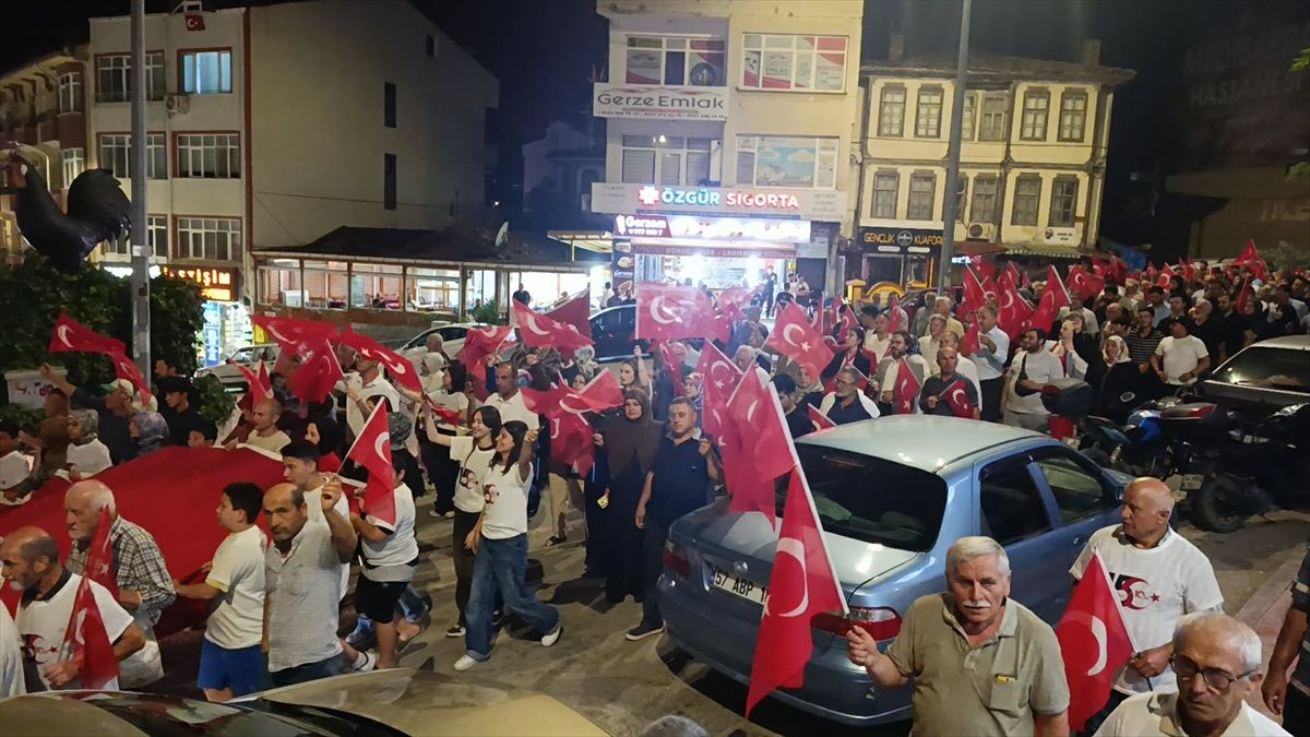 Gerze'de 15 Temmuz anma yürüyüşü