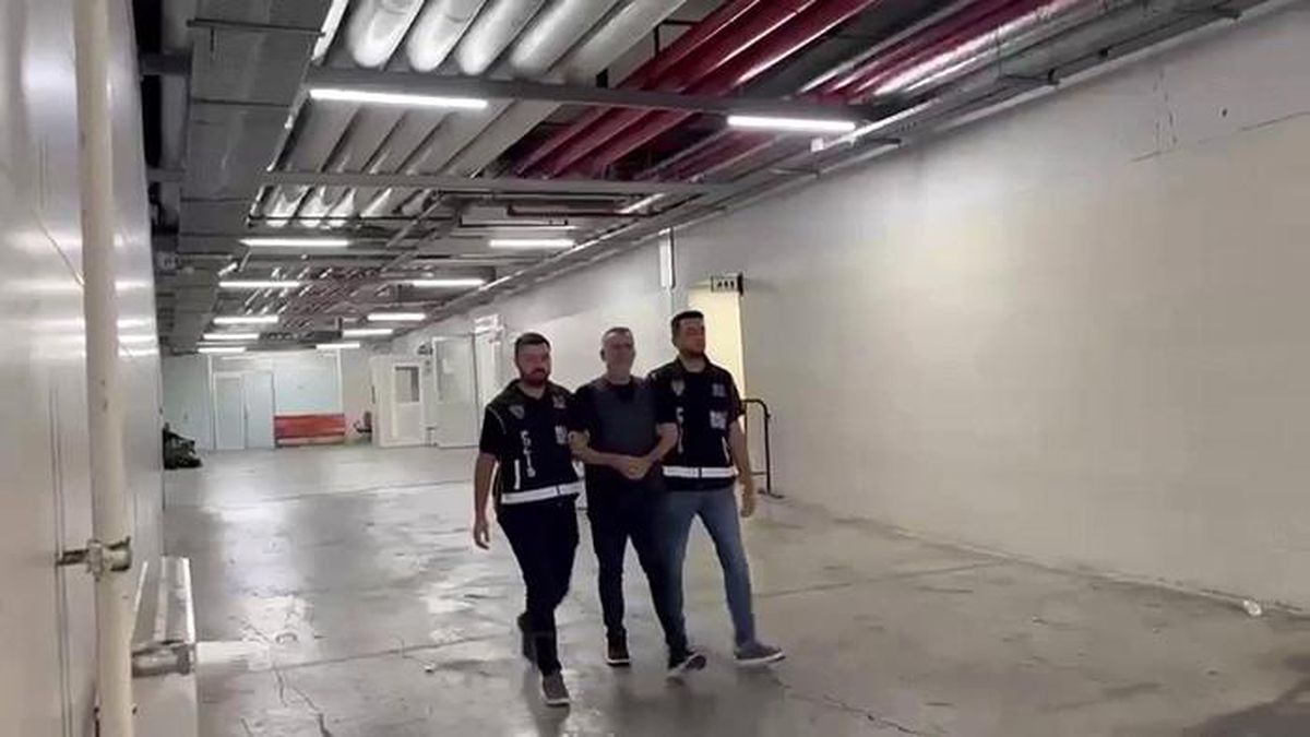 Haluk Levent'in elleri kelepçeli görüntüsü ortaya çıktı