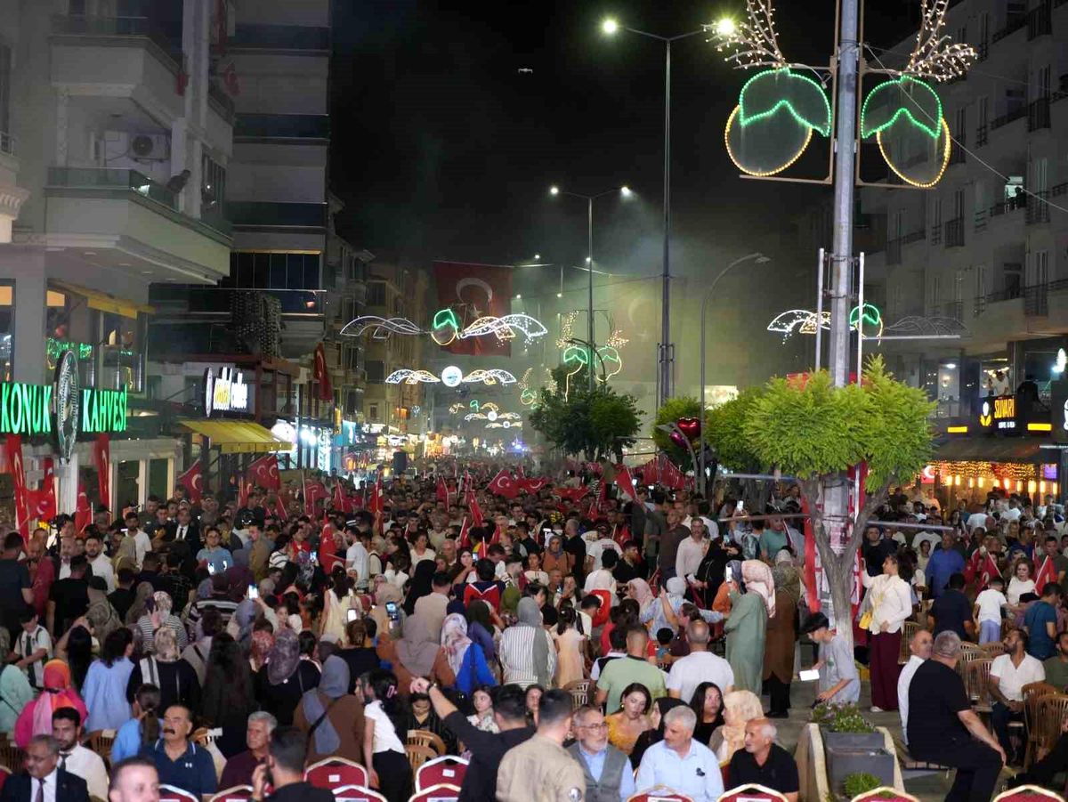 Iğdır'da 15 Temmuz şehitlerini anma programından genel bir görüntü.