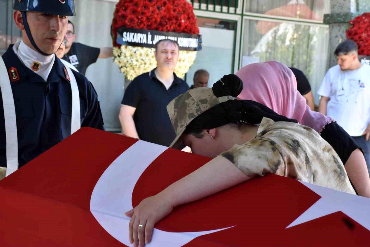 Kansere yenik düşen Uzman Çavuş, askeri törenle son yolculuğuna uğurlandı