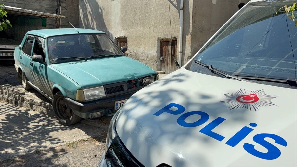 Karabük'te polisin 'dur' ihtarına uymayan sürücü aracını bırakıp kaçtı