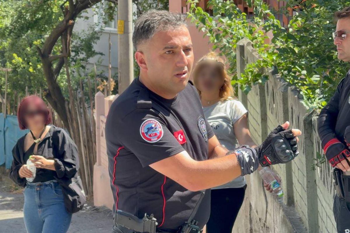 'Dur' ihtarına uymayan sürücü, kadınları araçta bırakıp kaçtı