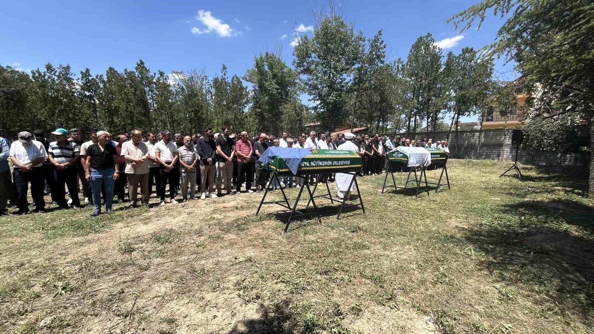 Kazada hayatını kaybeden anne ve kızı son yolculuğuna uğurlandı