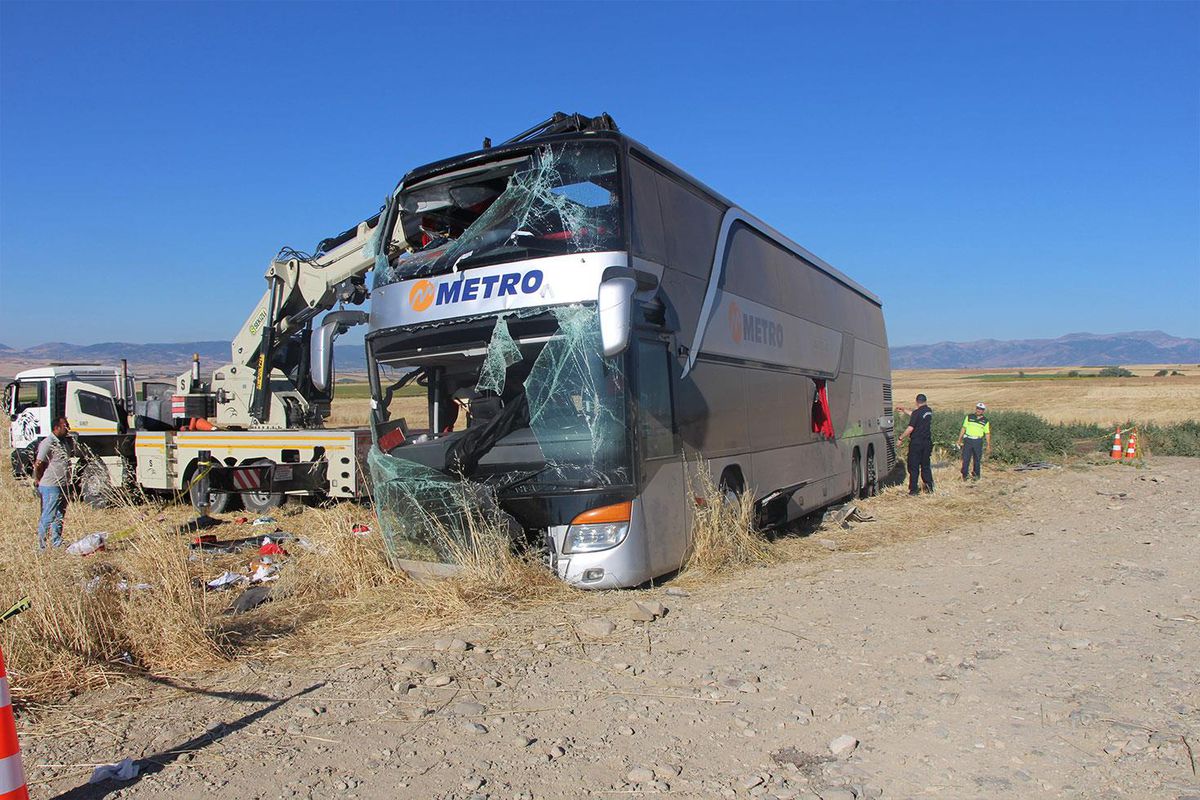 Amasya'da 80 kişiyi taşıyan otobüs kaza yaptı: 2'si ağır, 46 kişi yaralandı