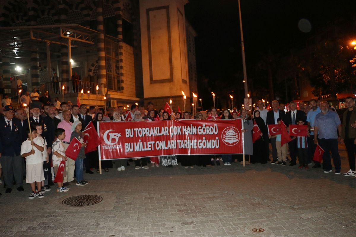 Of'ta 15 Temmuz Demokrasi ve Milli Birlik Günü kapsamında düzenlenen anma programından bir görüntü.