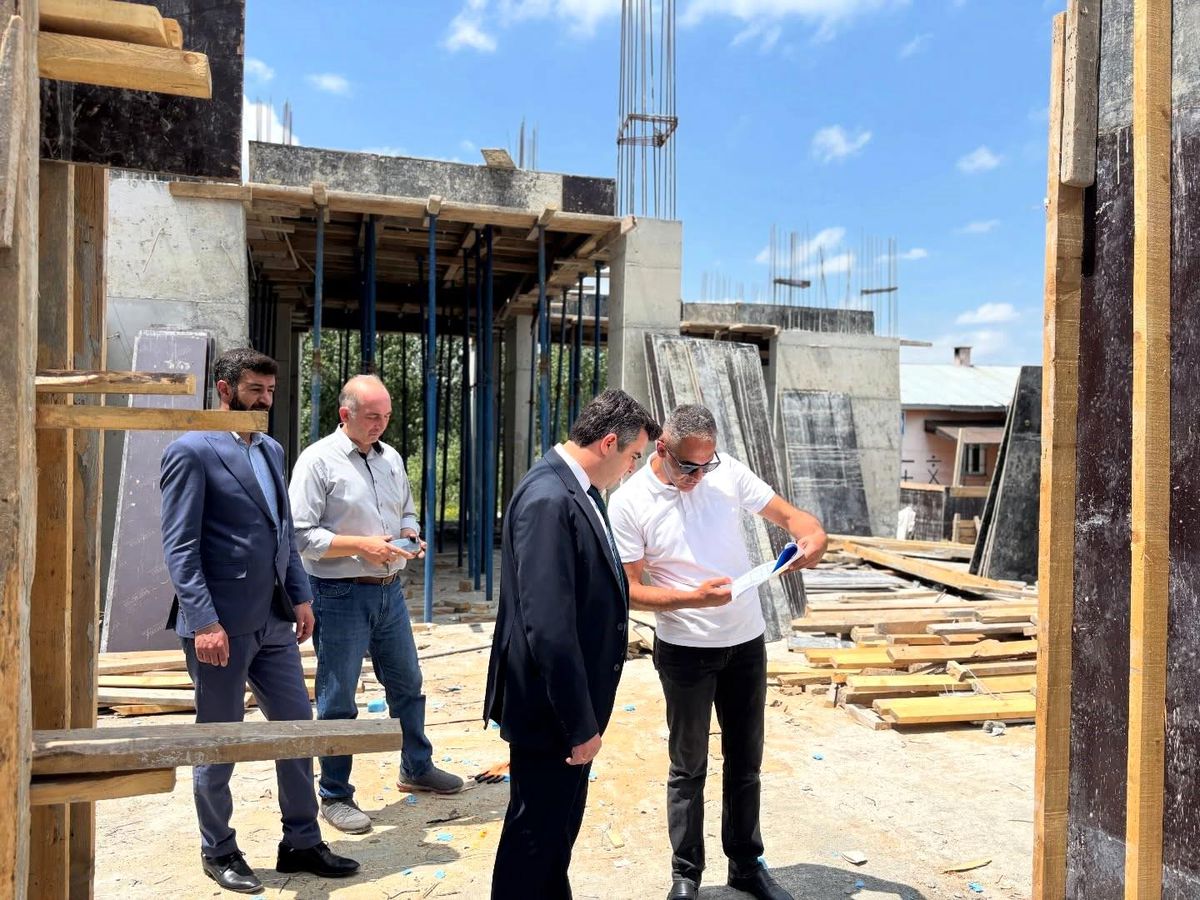 Susuz'da yatırımlar yakından takip ediliyor: Kaymakam Furkan Öztürk'ten hastane ve okul incelemesi