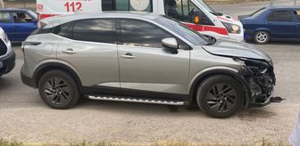 Tokat'ta iki otomobil çarpıştı, 3 kişi yaralandı