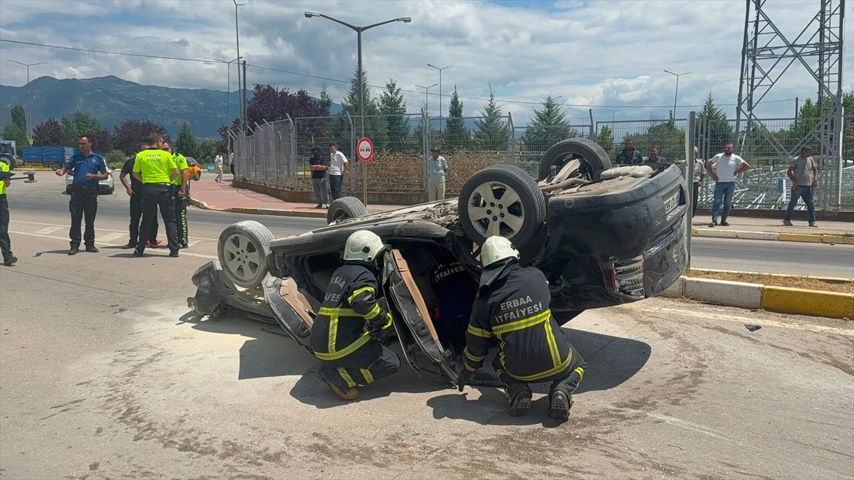 Tokat'ta otomobilin devrildiği kaza kamerada