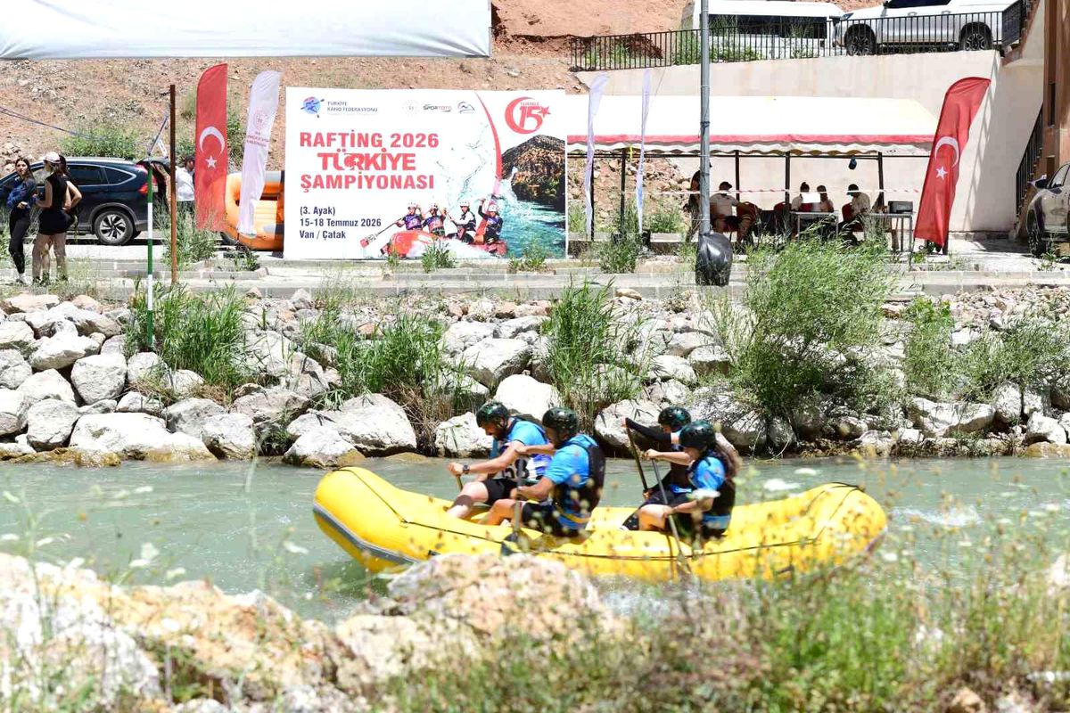 Türkiye Rafting Şampiyonası 3. ayak yarışları Van'da başladı