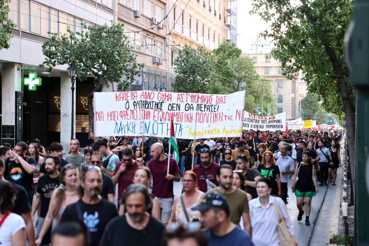 Yunanistan'da polisin açtığı ateş sonucu ölen otizmli genç için protesto düzenlendi