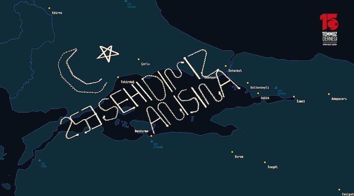 İHA'lar 15 Temmuz Şehitleri İçin Ay-Yıldız Çizdi