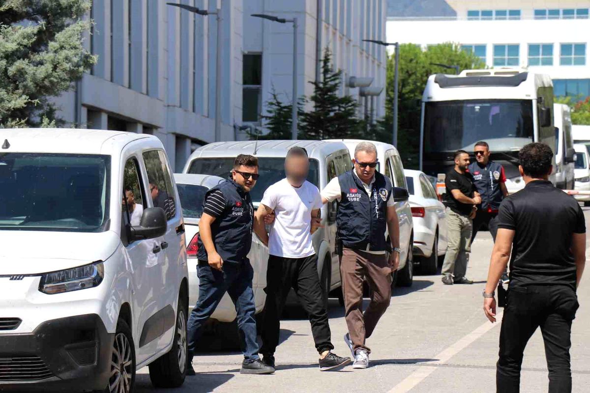 20 yıllık faili meçhul bakkal cinayetinin şüphelileri adliyeye sevk edildi