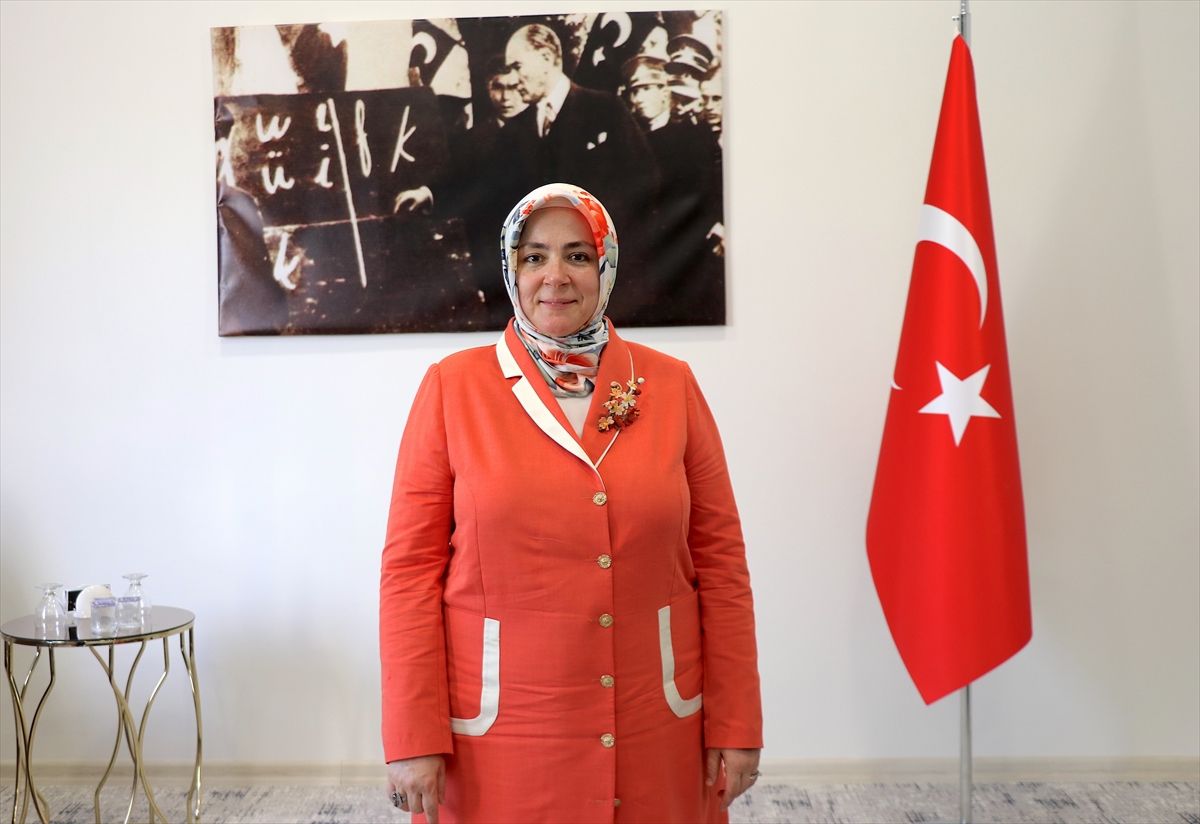 AK Parti Kadın Kolları Başkanı Tuğba Işık Ercan'ın açıklamalarından bir kare.