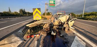 Anadolu Otoyolu'nun Düzce kesiminde bariyere çarpan otomobildeki 3 kişi yaralandı