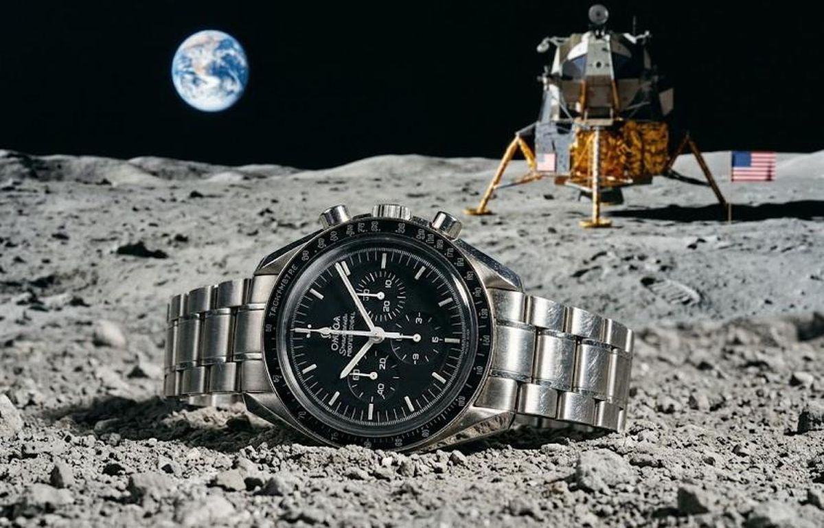 Apollo 11 astronotlarının kolunda Omega Speedmaster saati