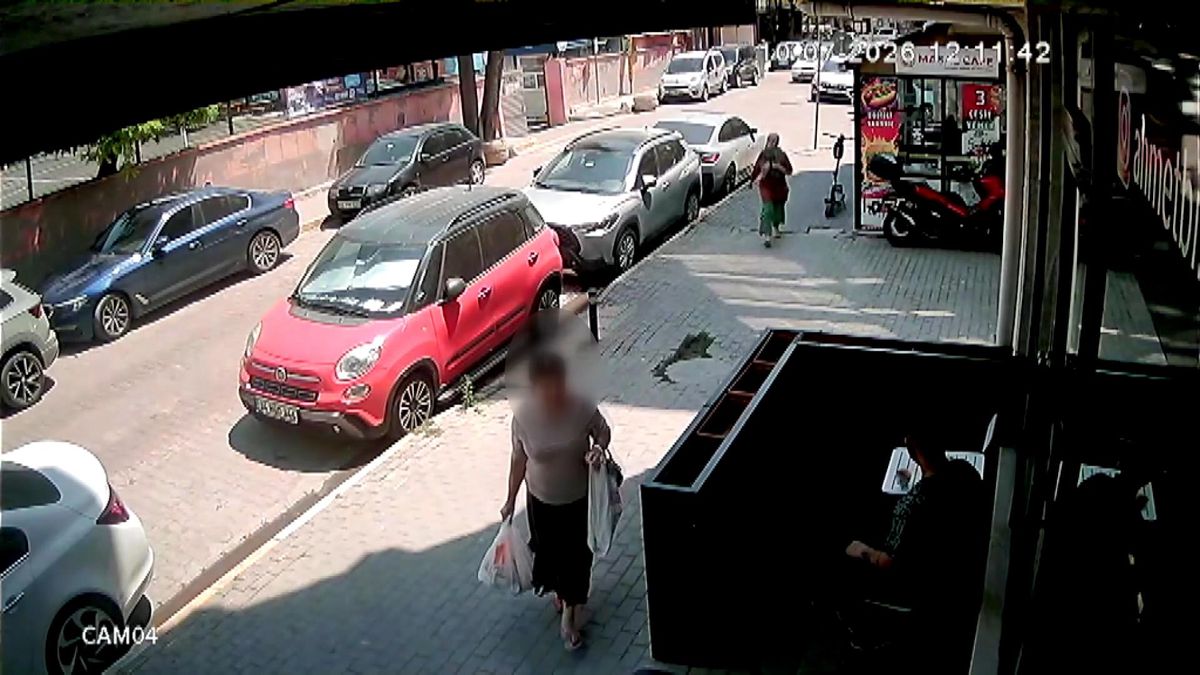 Avcılar'da bir kuaför salonu önünde çekilmiş genel bir fotoğraf.