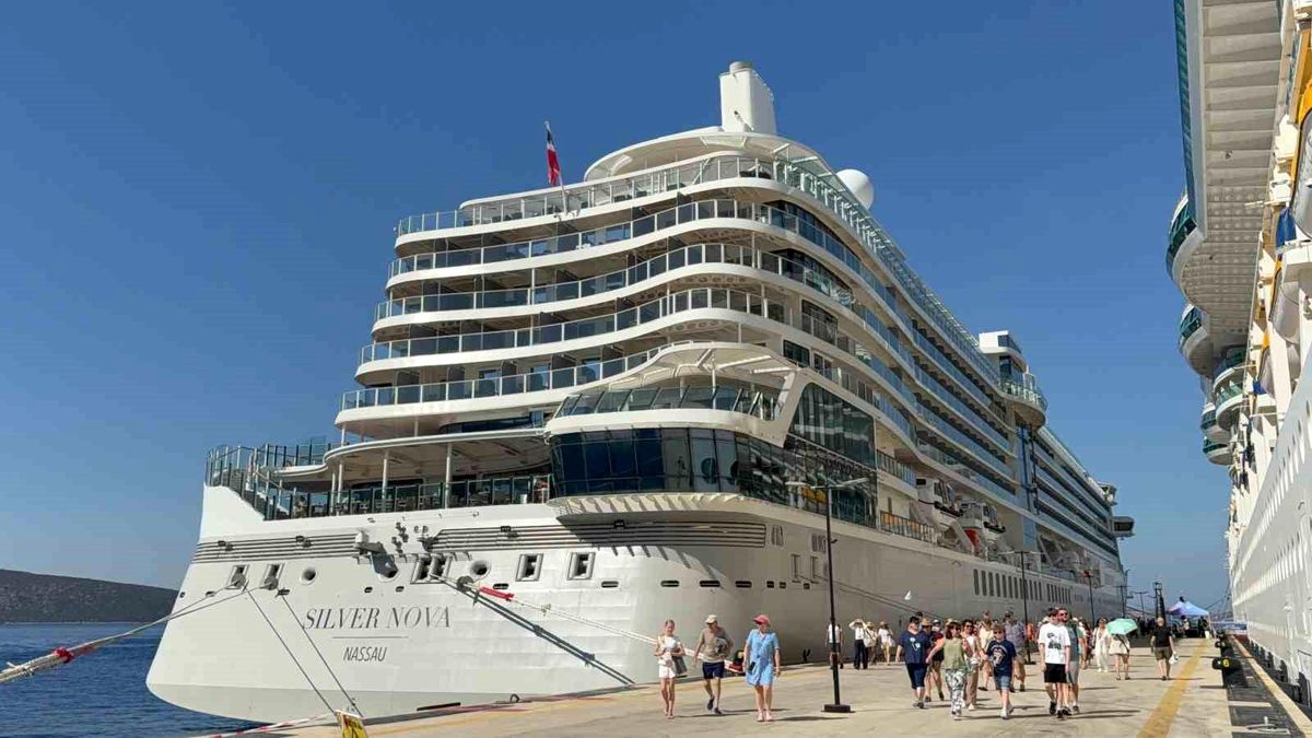 Dev kruvaziyerler Bodrum'a demir attı: 3 bin 319 turist geldi