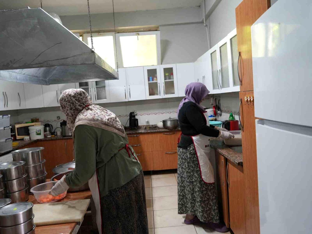 Devlet destekledi, anne ve kızı azimle başardı: 11 yıldır köydeki restoranda damakları şenlendiriyorlar