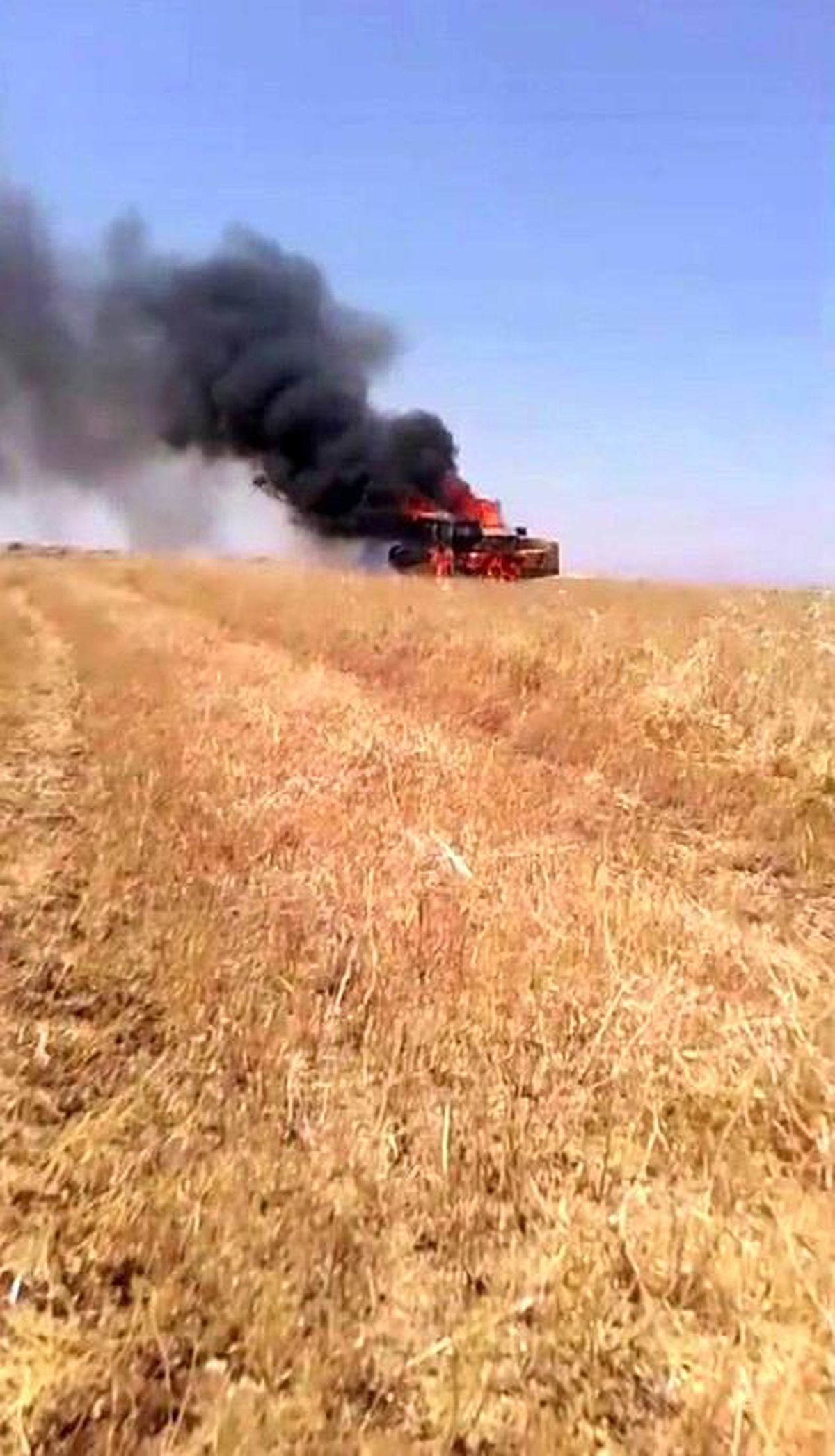 Diyarbakır'da biçerdöveri yanan Yozgatlı vatandaşa köylülerden destek: Biçerdöverin borcu için 800 bin lira topladılar
