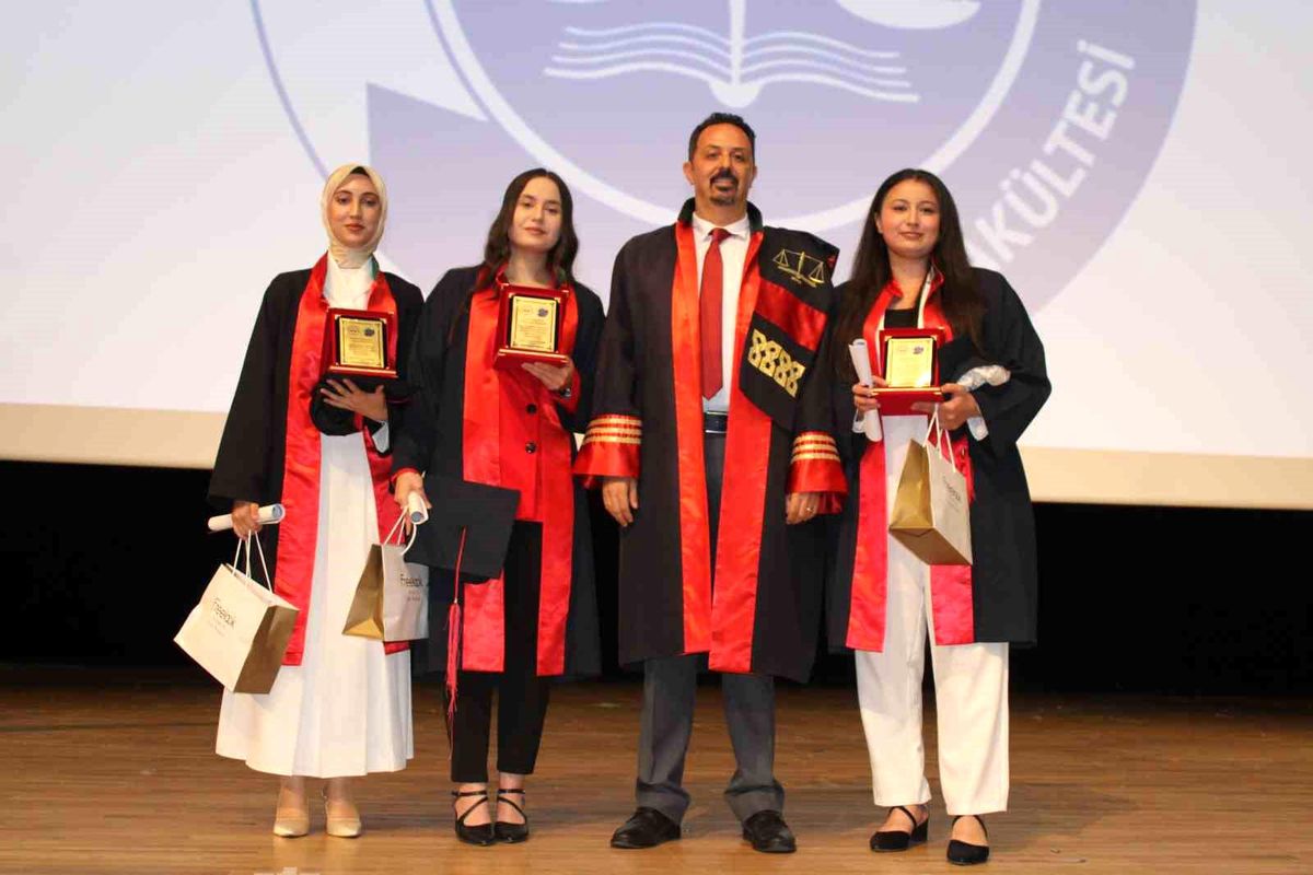 Erciyes Üniversitesi Hukuk Fakültesi mezuniyet töreninden genel görünüm