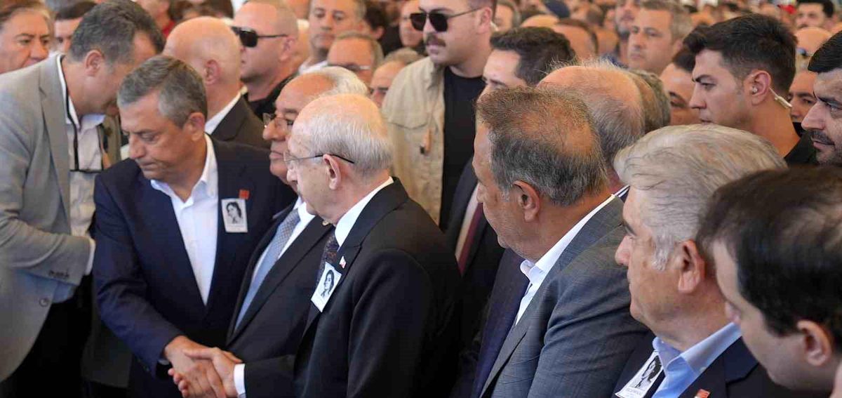 Olcay Baykal'ın cenaze töreninden genel plan.