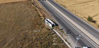 Eskişehir'de yolcu otobüsünün şarampole devrildiği kazada 24 kişi yaralandı